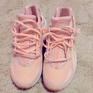 Women’s Light Pink Nike Huarache’s